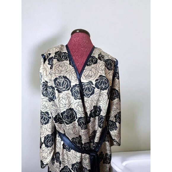 Natori Floral Print Long Sleeve Silky Multicolored Pocketed Robe With Belt - Picture 11 of 16